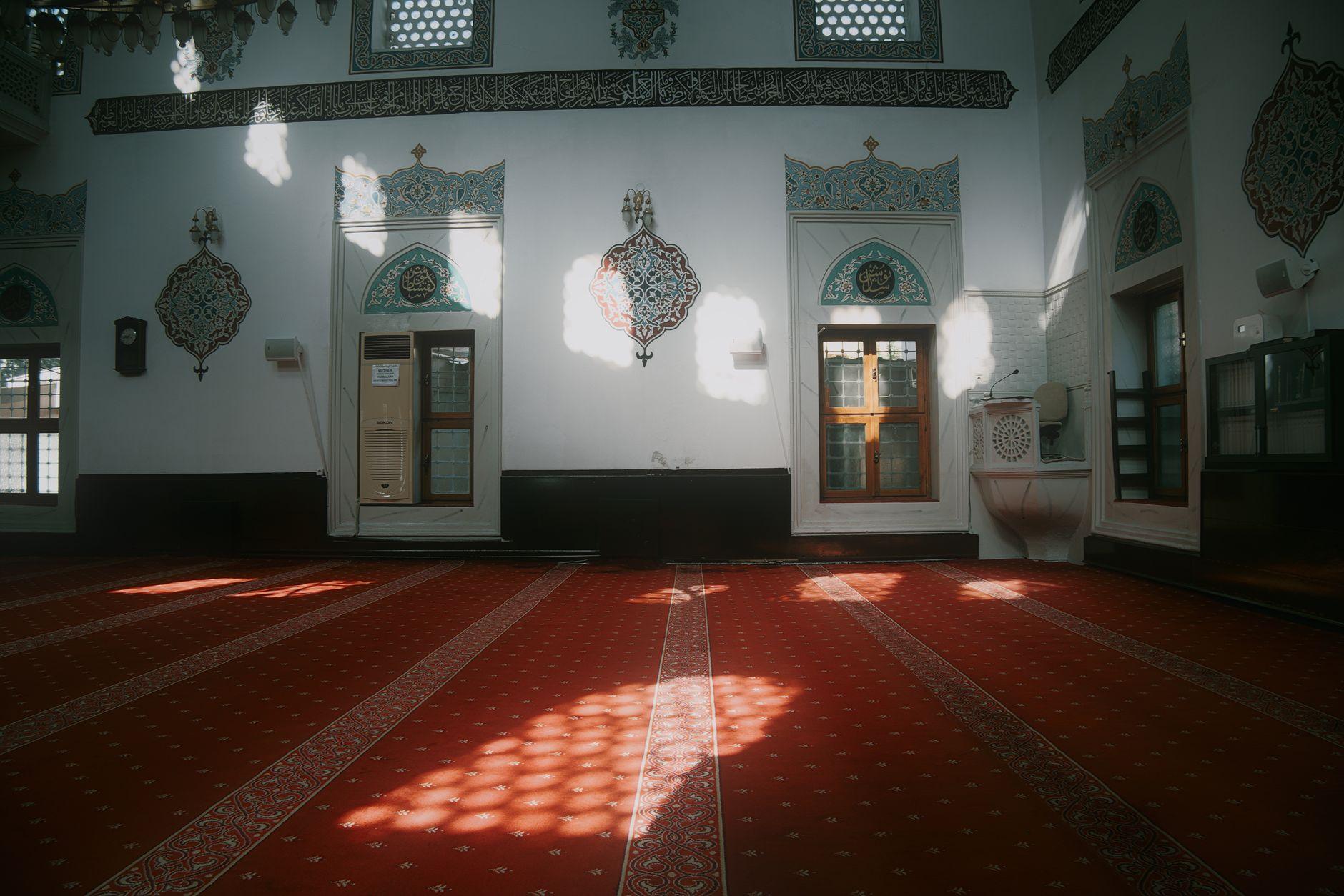Morning light in the prayer hall - the community carries this with you